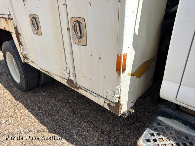 image for item DW6521 2005 Chevrolet C5500 utility / service truck