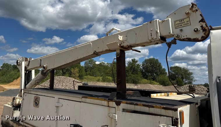 image for item DW6521 2005 Chevrolet C5500 utility / service truck