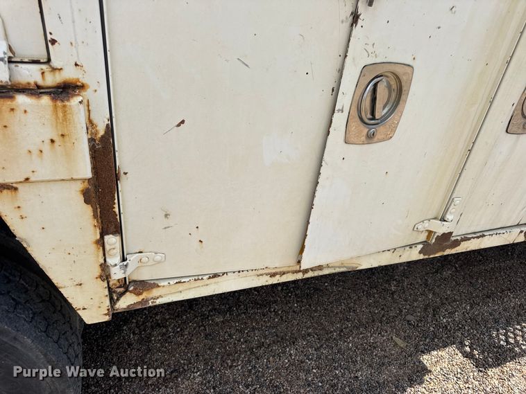 image for item DW6521 2005 Chevrolet C5500 utility / service truck