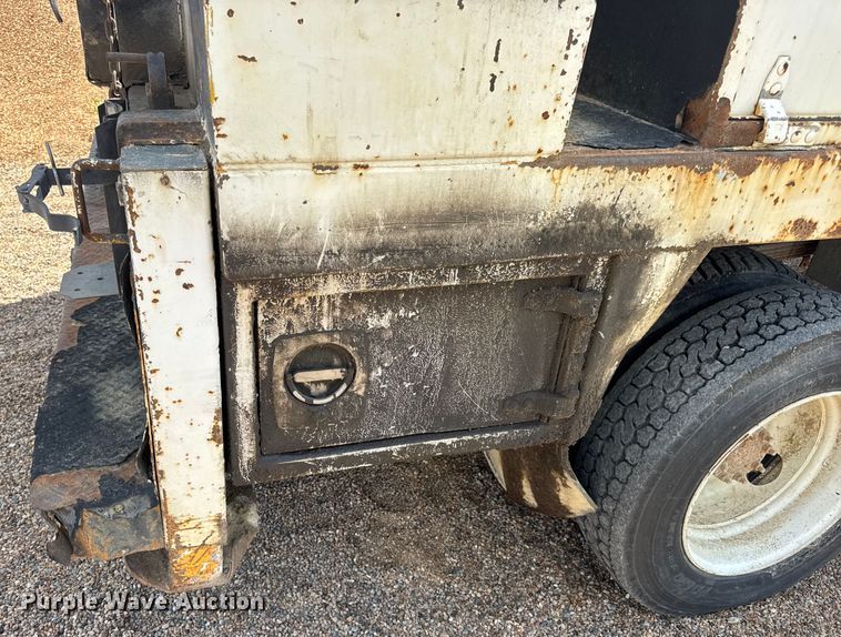 image for item DW6521 2005 Chevrolet C5500 utility / service truck