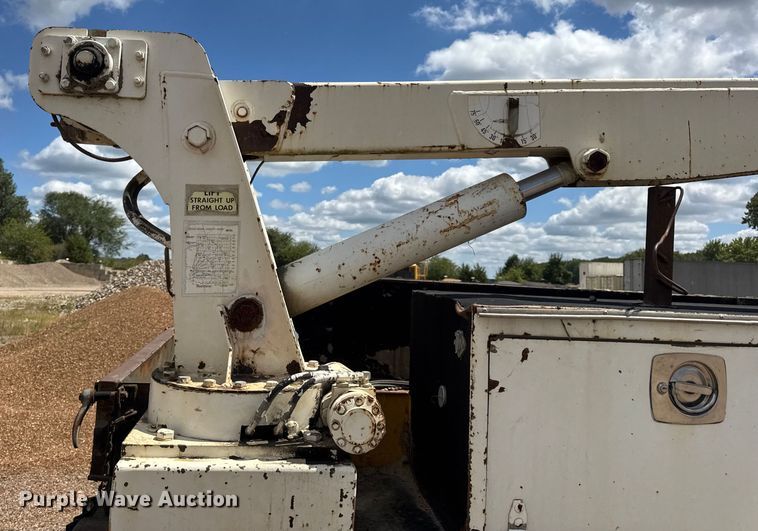 image for item DW6521 2005 Chevrolet C5500 utility / service truck