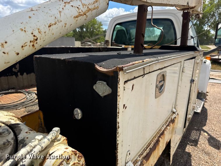 image for item DW6521 2005 Chevrolet C5500 utility / service truck