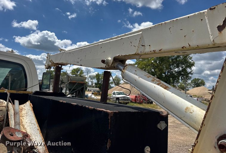 image for item DW6521 2005 Chevrolet C5500 utility / service truck