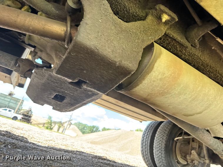 image for item DW6521 2005 Chevrolet C5500 utility / service truck