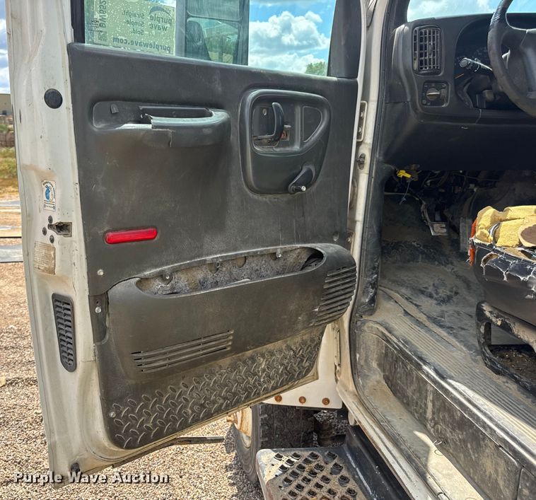 image for item DW6521 2005 Chevrolet C5500 utility / service truck