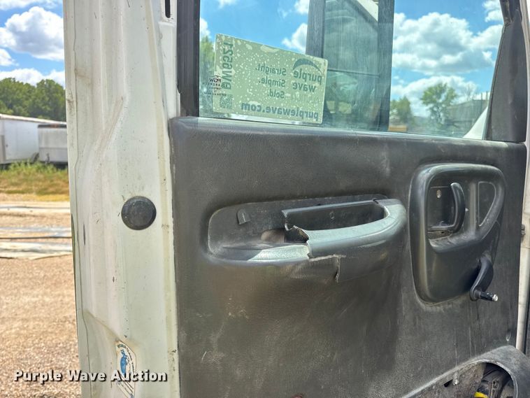 image for item DW6521 2005 Chevrolet C5500 utility / service truck