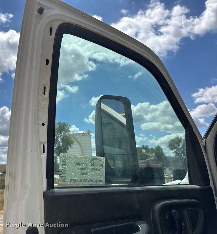 image for item DW6521 2005 Chevrolet C5500 utility / service truck