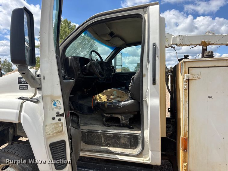 image for item DW6521 2005 Chevrolet C5500 utility / service truck