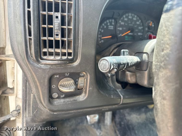 image for item DW6521 2005 Chevrolet C5500 utility / service truck