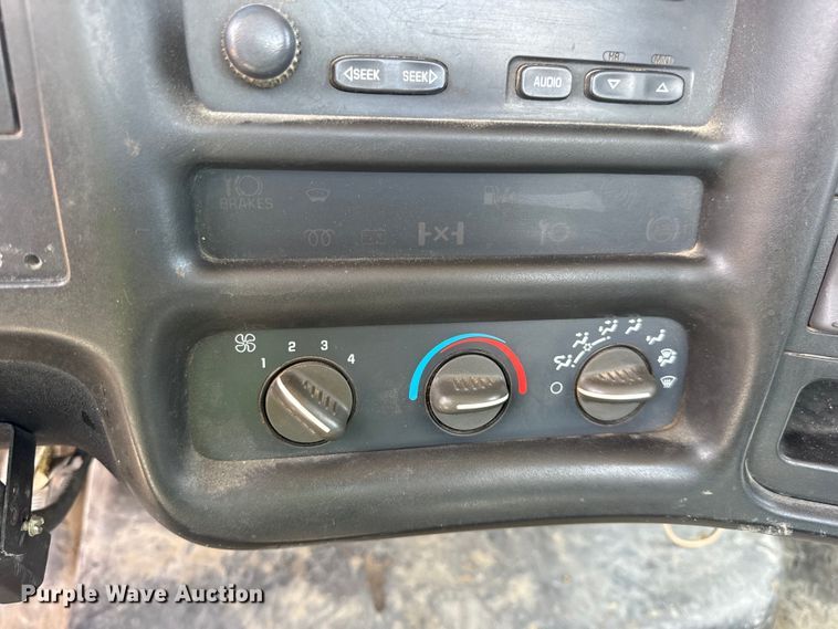 image for item DW6521 2005 Chevrolet C5500 utility / service truck