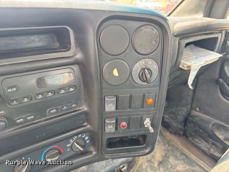 image for item DW6521 2005 Chevrolet C5500 utility / service truck