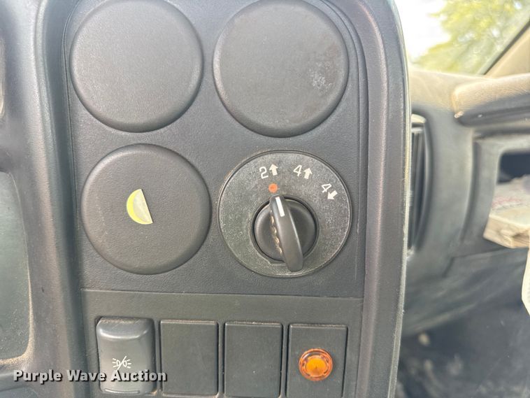 image for item DW6521 2005 Chevrolet C5500 utility / service truck