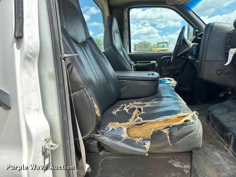 image for item DW6521 2005 Chevrolet C5500 utility / service truck