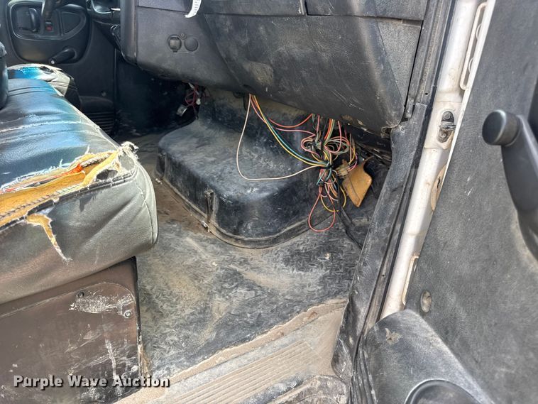 image for item DW6521 2005 Chevrolet C5500 utility / service truck