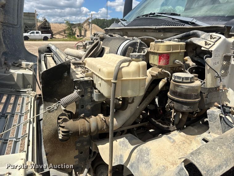 image for item DW6521 2005 Chevrolet C5500 utility / service truck