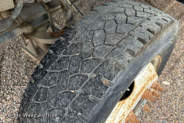 image for item DW6521 2005 Chevrolet C5500 utility / service truck