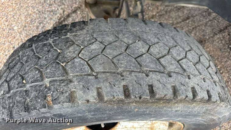 image for item DW6521 2005 Chevrolet C5500 utility / service truck