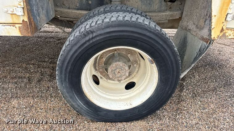 image for item DW6521 2005 Chevrolet C5500 utility / service truck