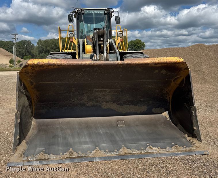 image for item DW6522 2007 John Deere 824J wheel loader