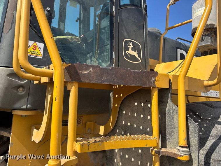image for item DW6522 2007 John Deere 824J wheel loader