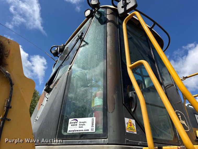 image for item DW6522 2007 John Deere 824J wheel loader