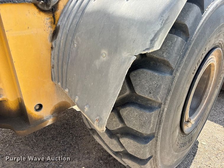 image for item DW6522 2007 John Deere 824J wheel loader