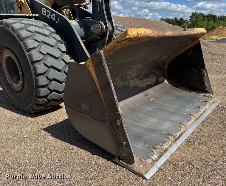 image for item DW6522 2007 John Deere 824J wheel loader