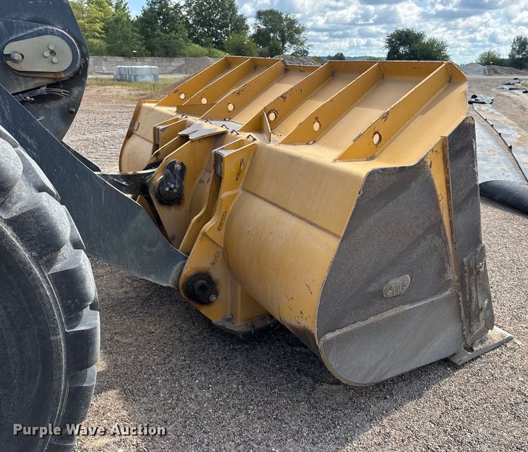 image for item DW6522 2007 John Deere 824J wheel loader