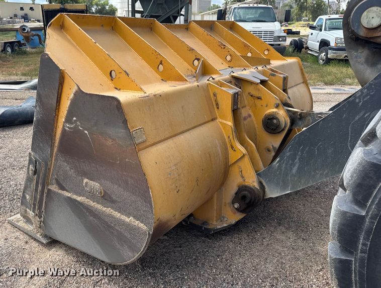 image for item DW6522 2007 John Deere 824J wheel loader