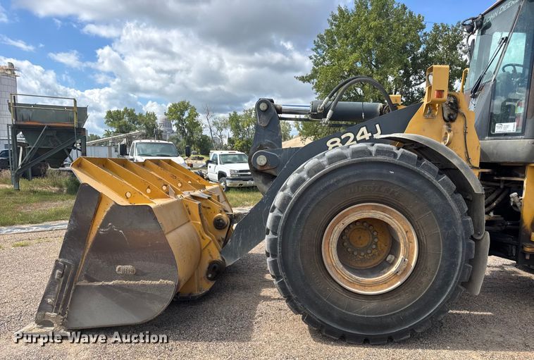 image for item DW6522 2007 John Deere 824J wheel loader