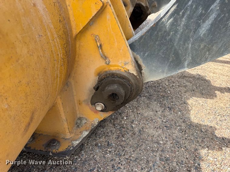 image for item DW6522 2007 John Deere 824J wheel loader