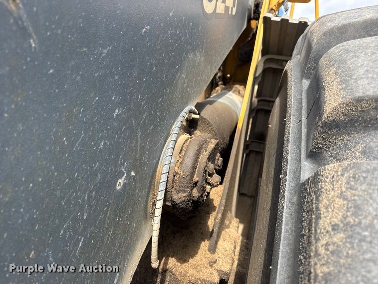 image for item DW6522 2007 John Deere 824J wheel loader
