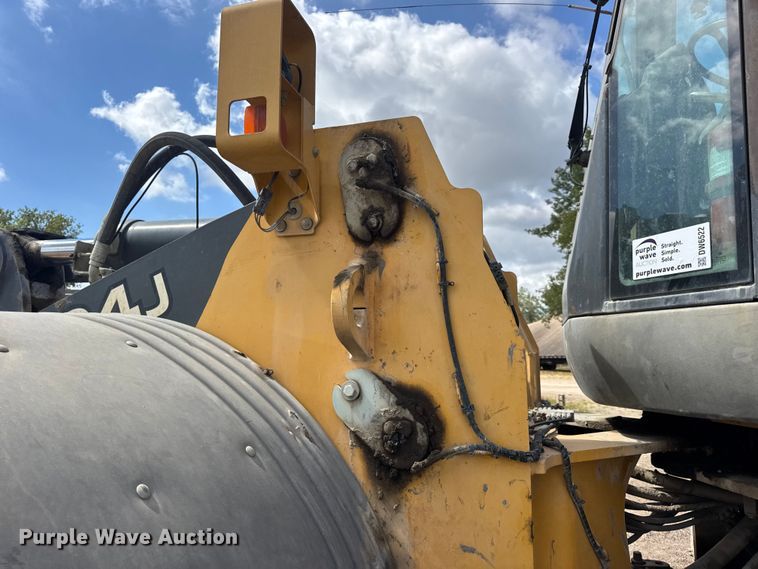 image for item DW6522 2007 John Deere 824J wheel loader