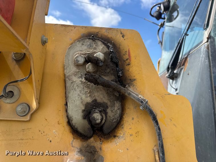 image for item DW6522 2007 John Deere 824J wheel loader