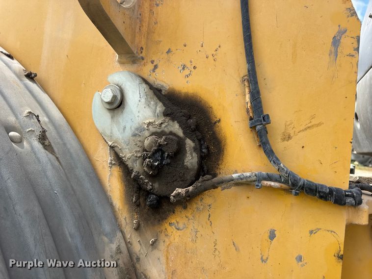 image for item DW6522 2007 John Deere 824J wheel loader