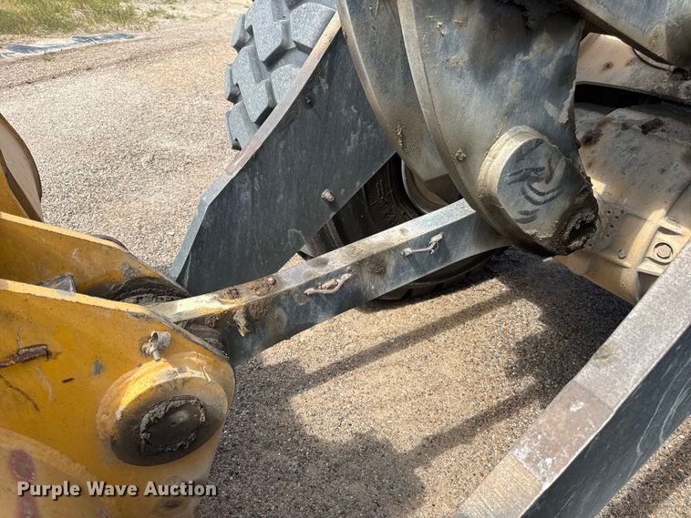 image for item DW6522 2007 John Deere 824J wheel loader