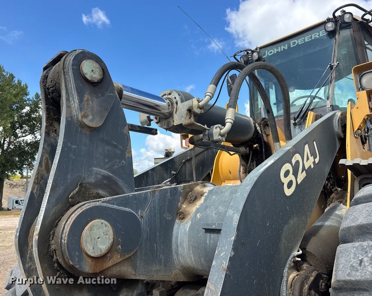 image for item DW6522 2007 John Deere 824J wheel loader