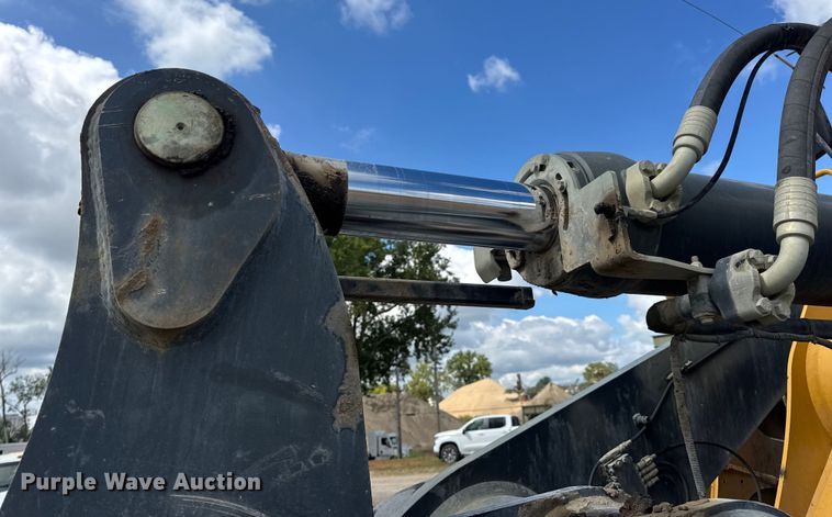 image for item DW6522 2007 John Deere 824J wheel loader