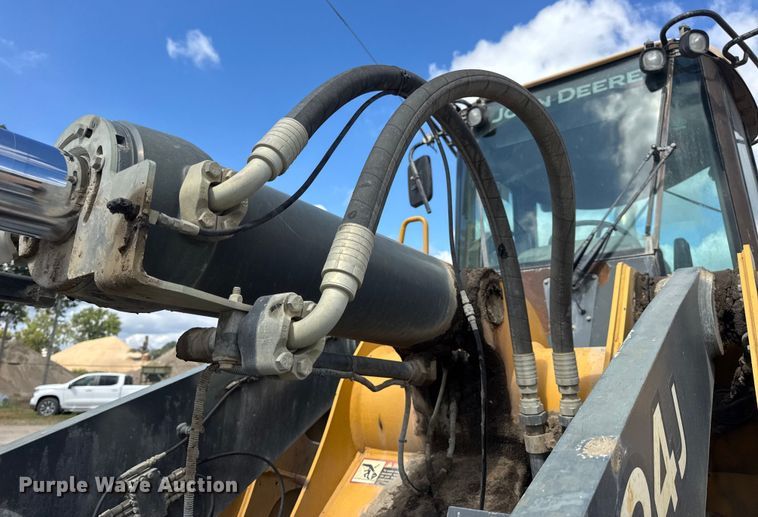 image for item DW6522 2007 John Deere 824J wheel loader