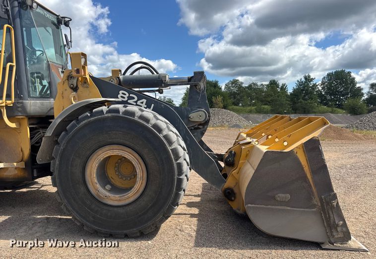 image for item DW6522 2007 John Deere 824J wheel loader