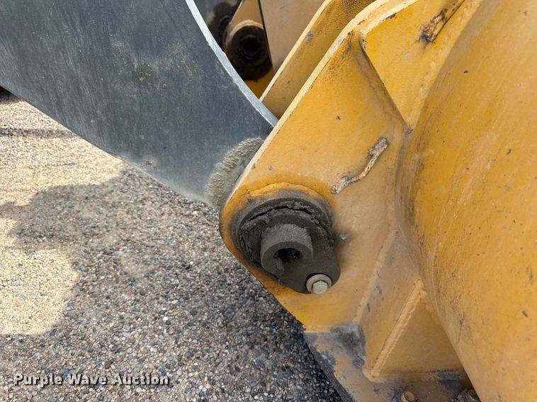 image for item DW6522 2007 John Deere 824J wheel loader