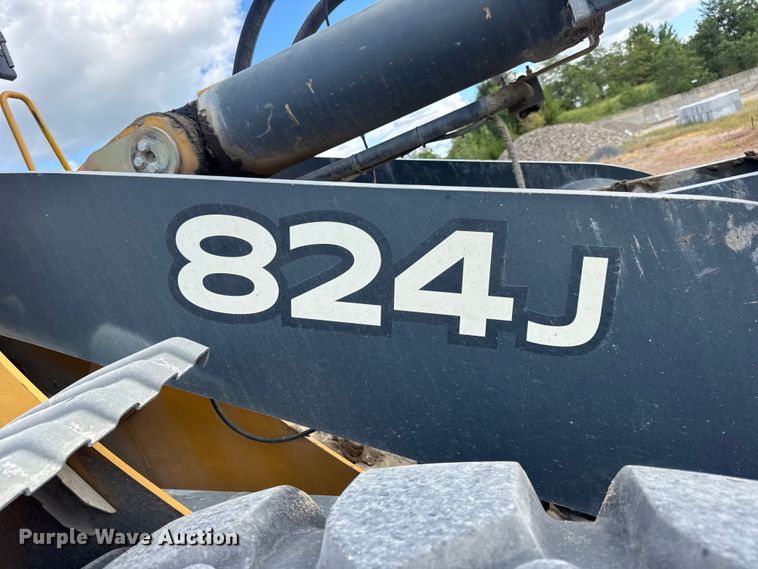 image for item DW6522 2007 John Deere 824J wheel loader