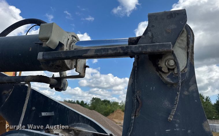 image for item DW6522 2007 John Deere 824J wheel loader