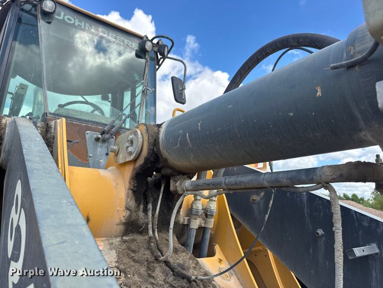 image for item DW6522 2007 John Deere 824J wheel loader