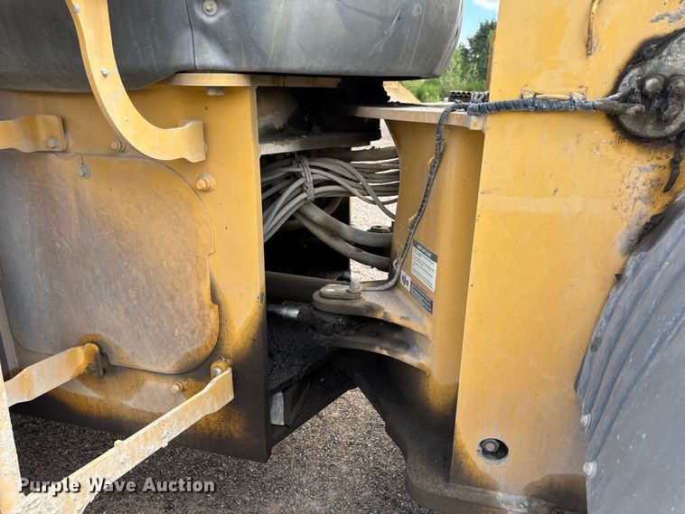 image for item DW6522 2007 John Deere 824J wheel loader