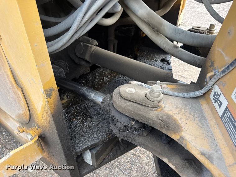 image for item DW6522 2007 John Deere 824J wheel loader