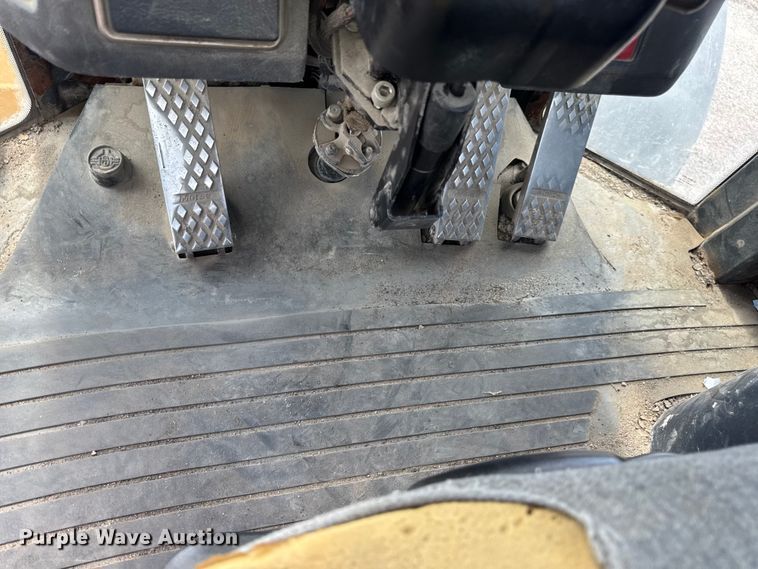 image for item DW6522 2007 John Deere 824J wheel loader