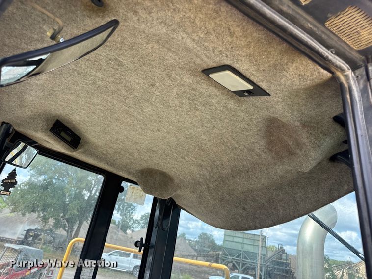 image for item DW6522 2007 John Deere 824J wheel loader