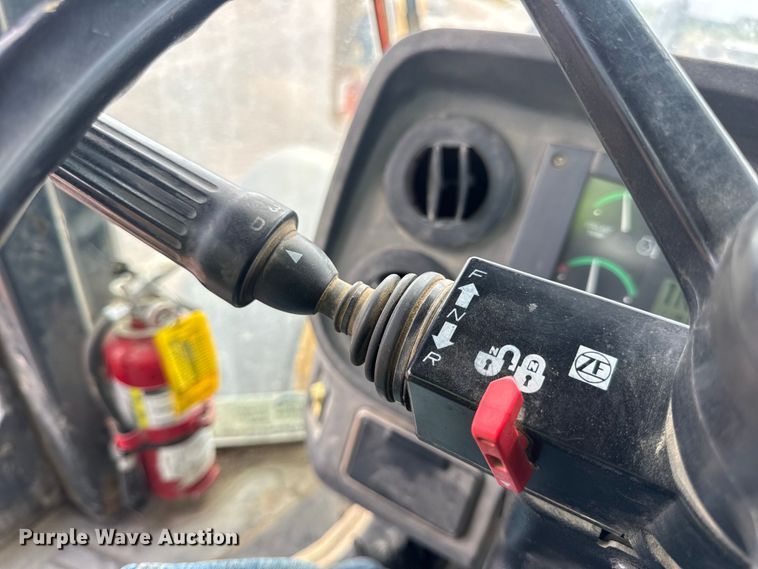 image for item DW6522 2007 John Deere 824J wheel loader