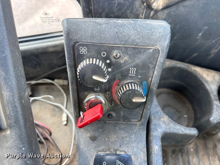 image for item DW6522 2007 John Deere 824J wheel loader